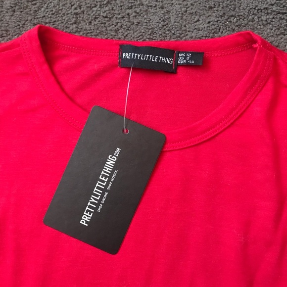 PrettyLittleThing Basic Roll Sleeve Crop T-Shirt - Picture 4 of 9